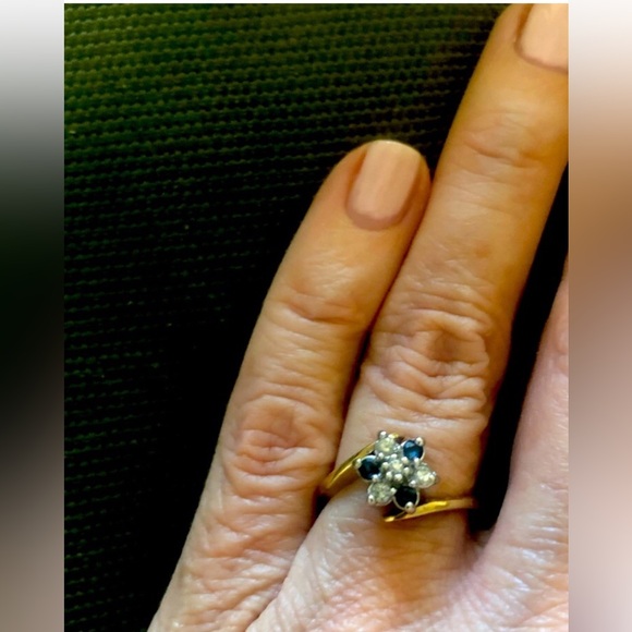 14K Sapphire and Diamond Flower Ring with Yellow Gold - Picture 6 of 6